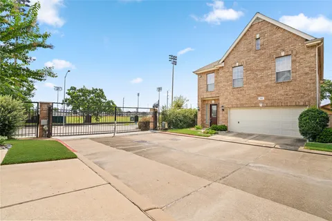 $400,000 | 3210 West Park At Beverly Hills, Houston, TX 77057