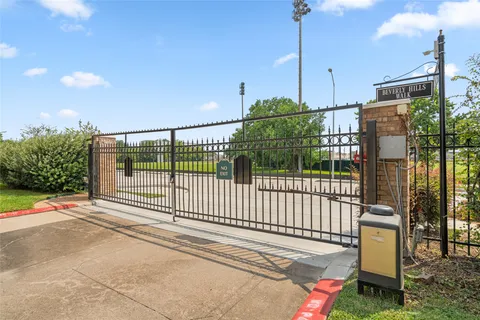 $400,000 | 3210 West Park At Beverly Hills, Houston, TX 77057