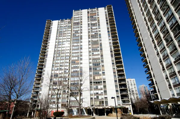$2,200 | 1360 North Sandburg Terrace, Unit 2007, Chicago, IL 60610