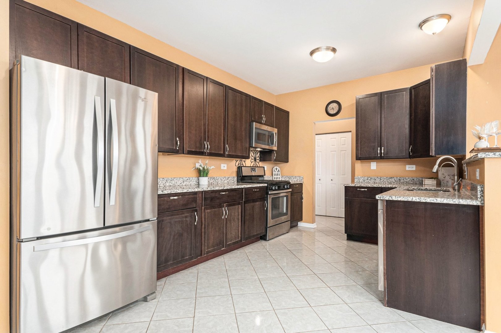 1616 Stanton Lane Plainfield, IL 60586 - Photo 11 of 40 a kitchen with stainless steel appliances granite countertop a refrigerator stove top oven and sink