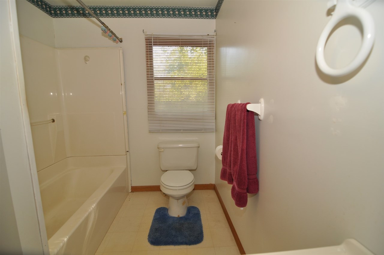 4415 Fickas Road Evansville, IN 47714 - Photo 13 of 21 Gallery Image 13