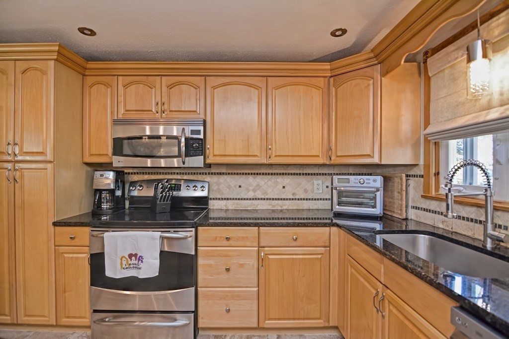 7 Joey Road Revere, MA 02151 - Photo 4 of 25 Gallery Image 4
