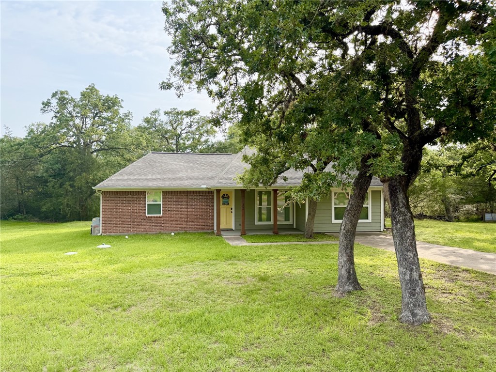 712 Tanglewood Somerville, TX 77879 - Photo 2 of 42