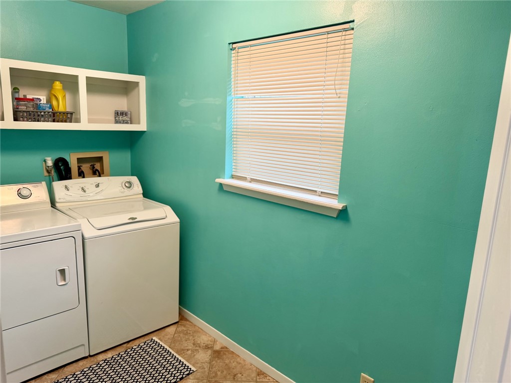 712 Tanglewood Somerville, TX 77879 - Photo 23 of 42 Laundry area.