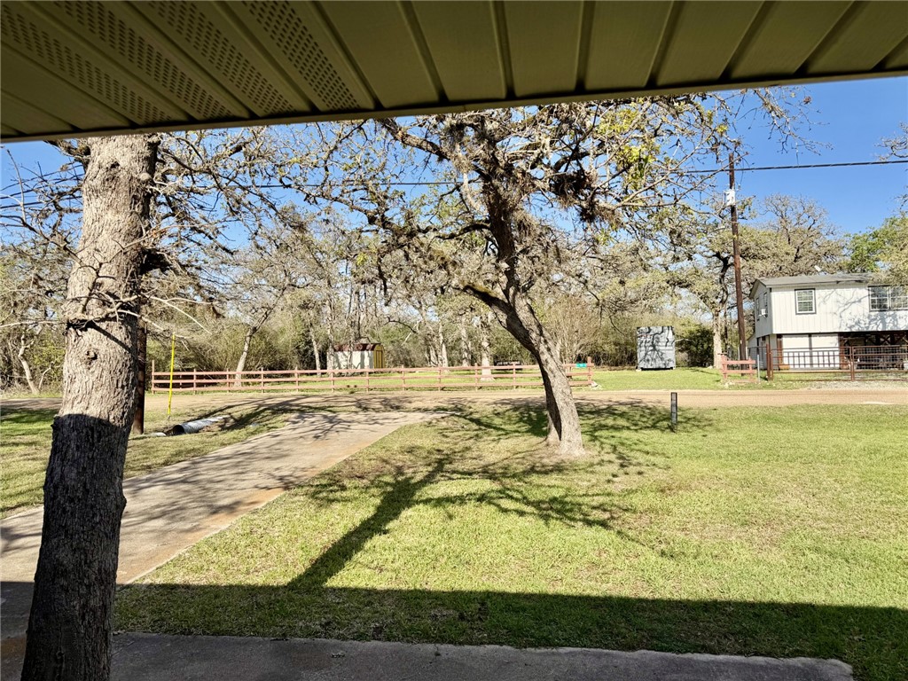 712 Tanglewood Somerville, TX 77879 - Photo 3 of 42