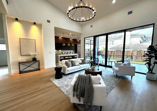 $1,945,000 | 4708 Laurel Street, Bellaire, TX 77401
