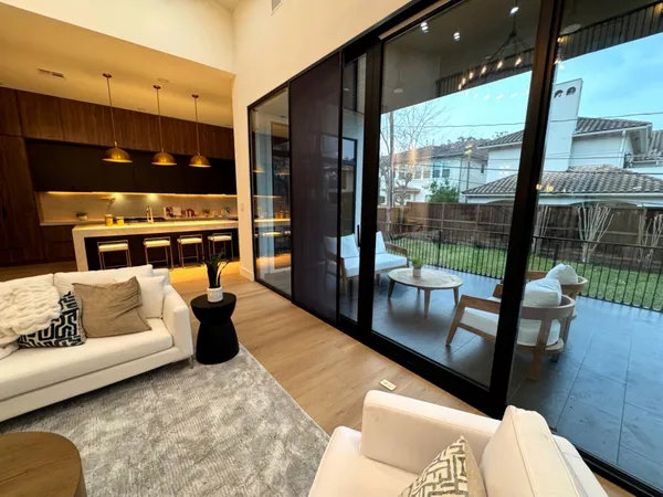 $1,945,000 | 4708 Laurel Street, Bellaire, TX 77401