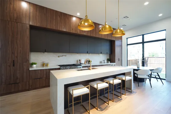 $1,945,000 | 4708 Laurel Street, Bellaire, TX 77401