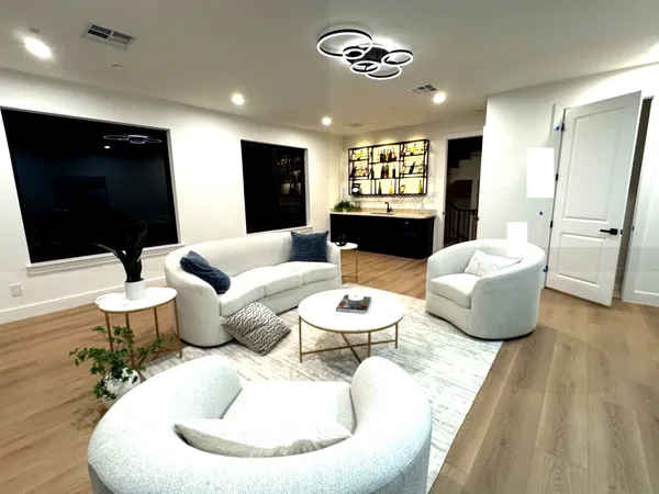 $1,945,000 | 4708 Laurel Street, Bellaire, TX 77401