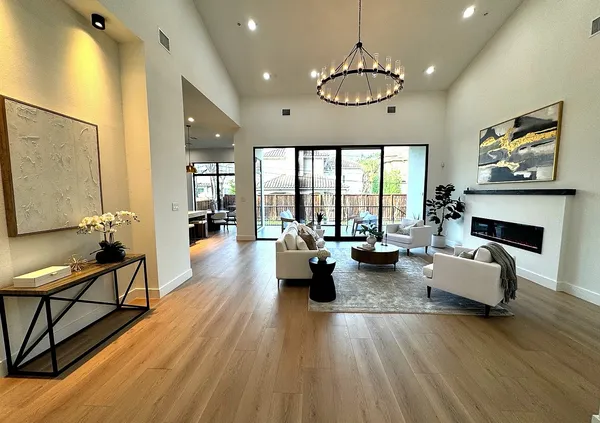 $1,945,000 | 4708 Laurel Street, Bellaire, TX 77401