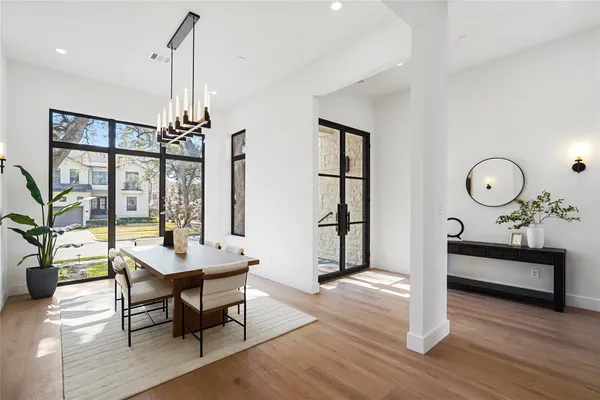 $1,945,000 | 4708 Laurel Street, Bellaire, TX 77401