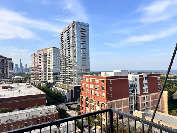 $2,600 | 320 East 21st Street, Unit 805, Chicago, IL 60616
