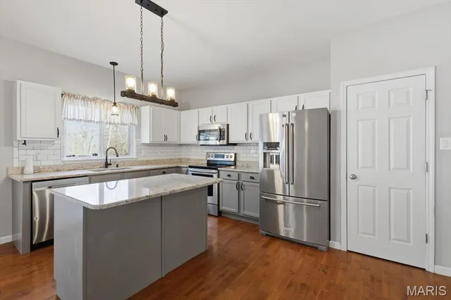 $429,000 | 571 Bluffs View Court, Eureka, MO 63025