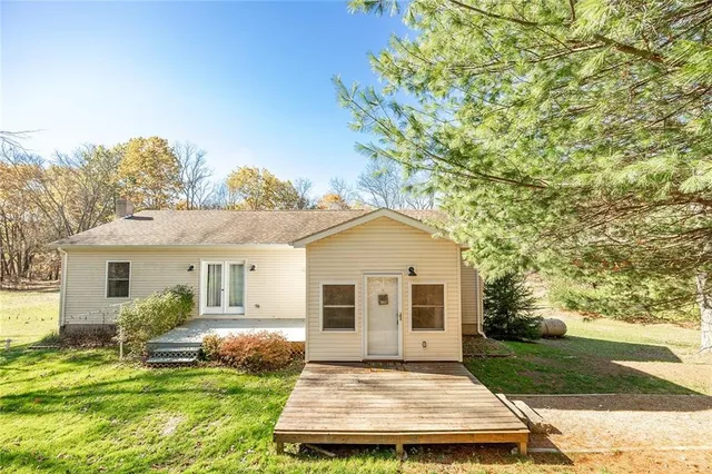 a view of a yard in front of house