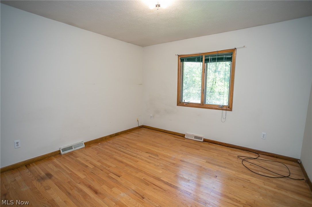 27616 Highland Road Cleveland, OH 44143 - Photo 15 of 25