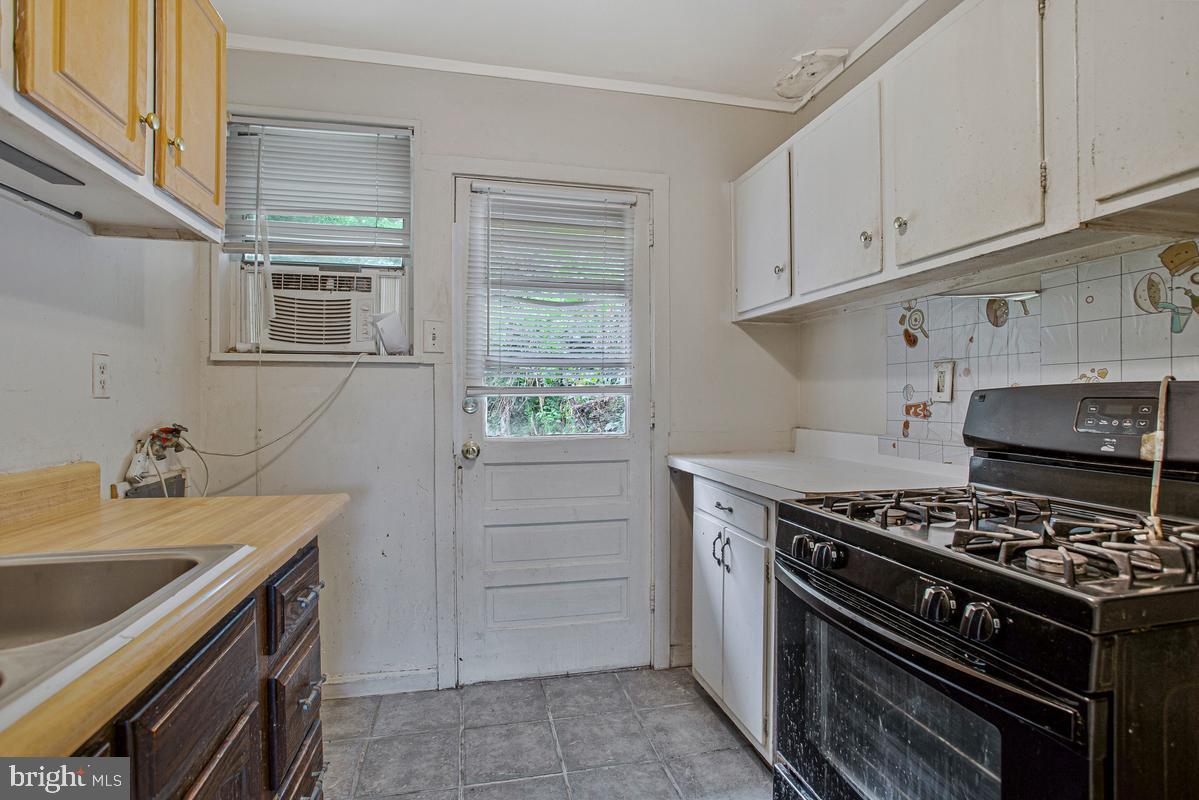 7728 Oxman Road Landover, MD 20785 - Photo 13 of 27