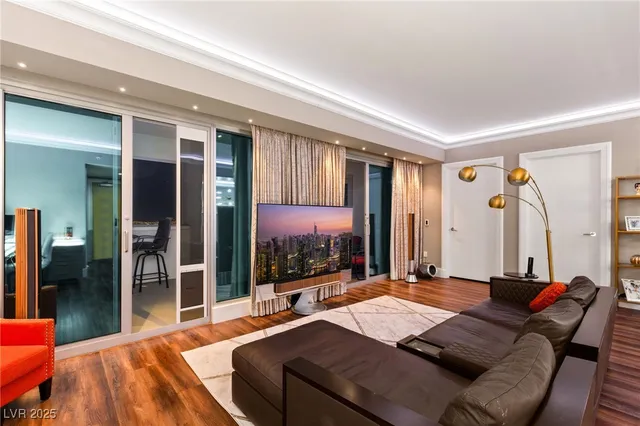 $5,300 | 2700 South Las Vegas Boulevard, Unit 3705, Las Vegas, NV 89109