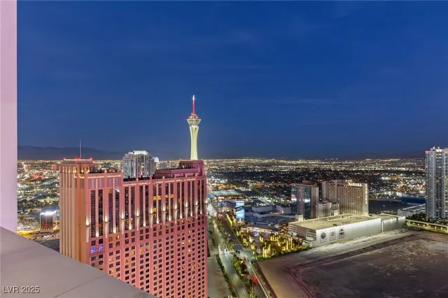 $5,300 | 2700 South Las Vegas Boulevard, Unit 3705, Las Vegas, NV 89109