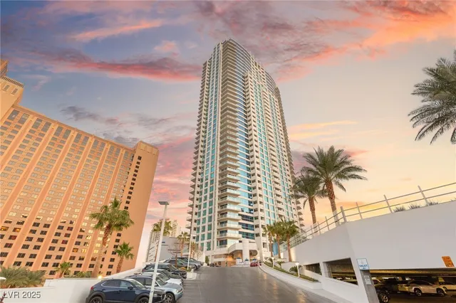 $5,300 | 2700 South Las Vegas Boulevard, Unit 3705, Las Vegas, NV 89109