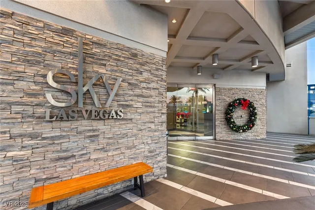 $5,300 | 2700 South Las Vegas Boulevard, Unit 3705, Las Vegas, NV 89109