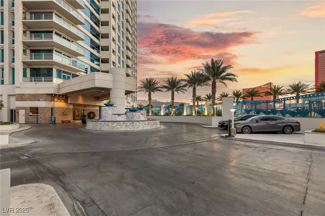 $5,300 | 2700 South Las Vegas Boulevard, Unit 3705, Las Vegas, NV 89109