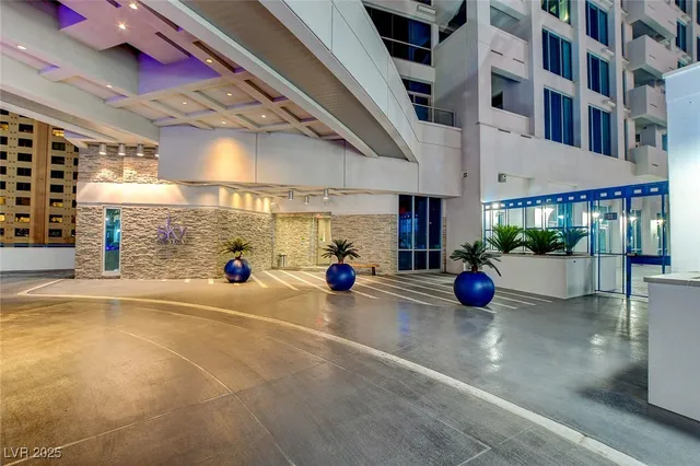 $5,300 | 2700 South Las Vegas Boulevard, Unit 3705, Las Vegas, NV 89109