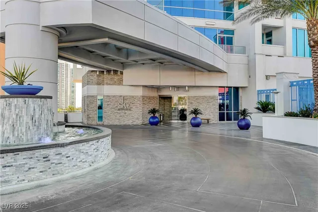 $5,300 | 2700 South Las Vegas Boulevard, Unit 3705, Las Vegas, NV 89109