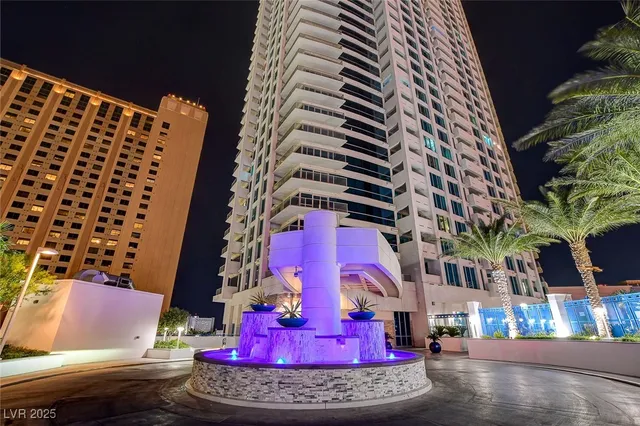 $5,300 | 2700 South Las Vegas Boulevard, Unit 3705, Las Vegas, NV 89109