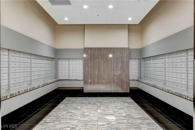 $5,300 | 2700 South Las Vegas Boulevard, Unit 3705, Las Vegas, NV 89109