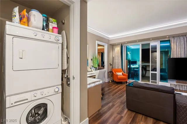 $5,300 | 2700 South Las Vegas Boulevard, Unit 3705, Las Vegas, NV 89109