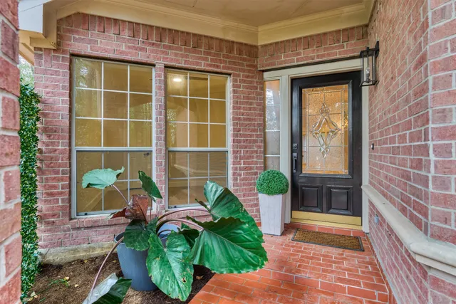 $575,000 | 3 Heartleaf Court, The Woodlands, TX 77381