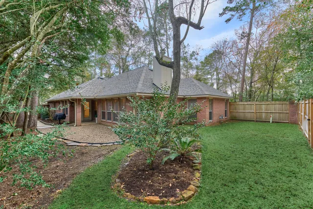 $575,000 | 3 Heartleaf Court, The Woodlands, TX 77381