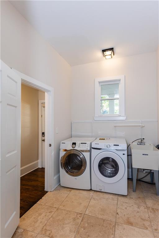 1907 Cambridge Avenue Atlanta, GA 30337 - Photo 8 of 24 a utility room with dryer and washer