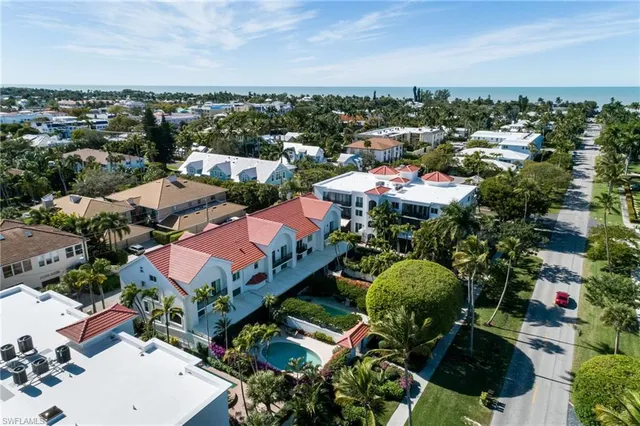 $4,295,000 | 450 10th Avenue South, Naples, FL 34102