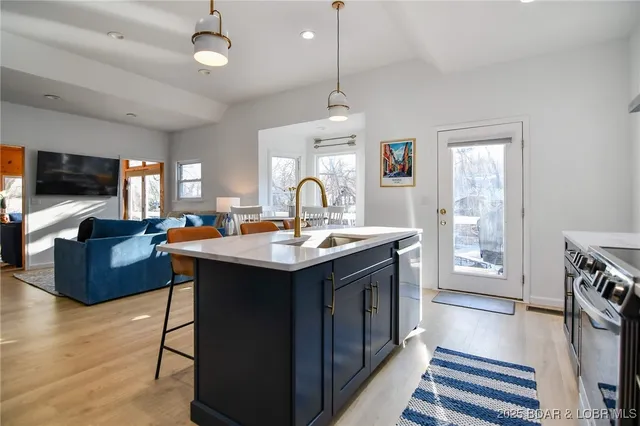 $525,000 | 30946 Redbud Lane, Rocky Mount, MO 65072