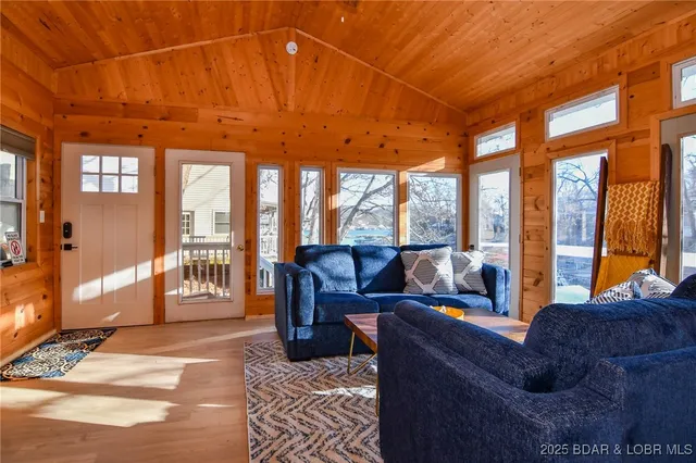 $525,000 | 30946 Redbud Lane, Rocky Mount, MO 65072