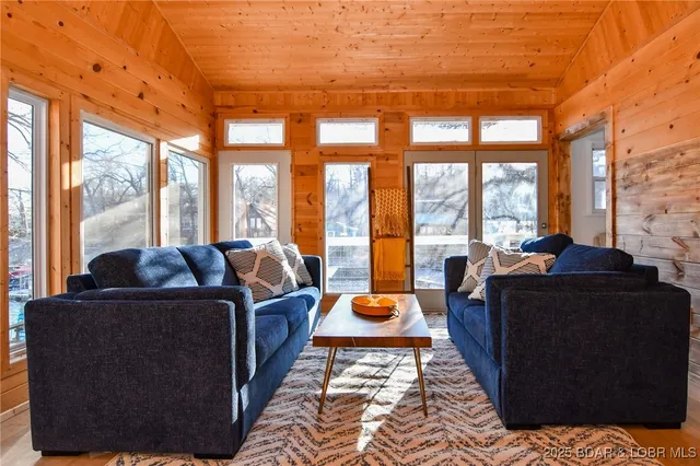 $525,000 | 30946 Redbud Lane, Rocky Mount, MO 65072