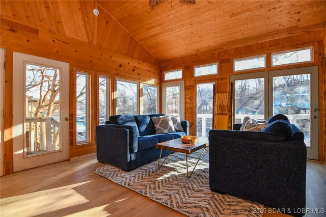 $525,000 | 30946 Redbud Lane, Rocky Mount, MO 65072