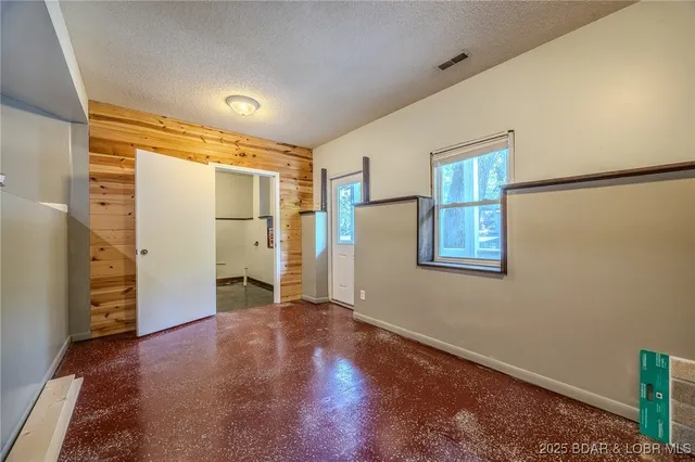 $525,000 | 30946 Redbud Lane, Rocky Mount, MO 65072