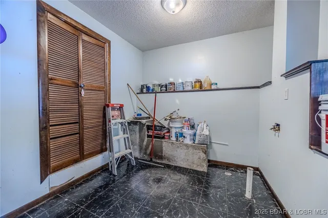 $525,000 | 30946 Redbud Lane, Rocky Mount, MO 65072