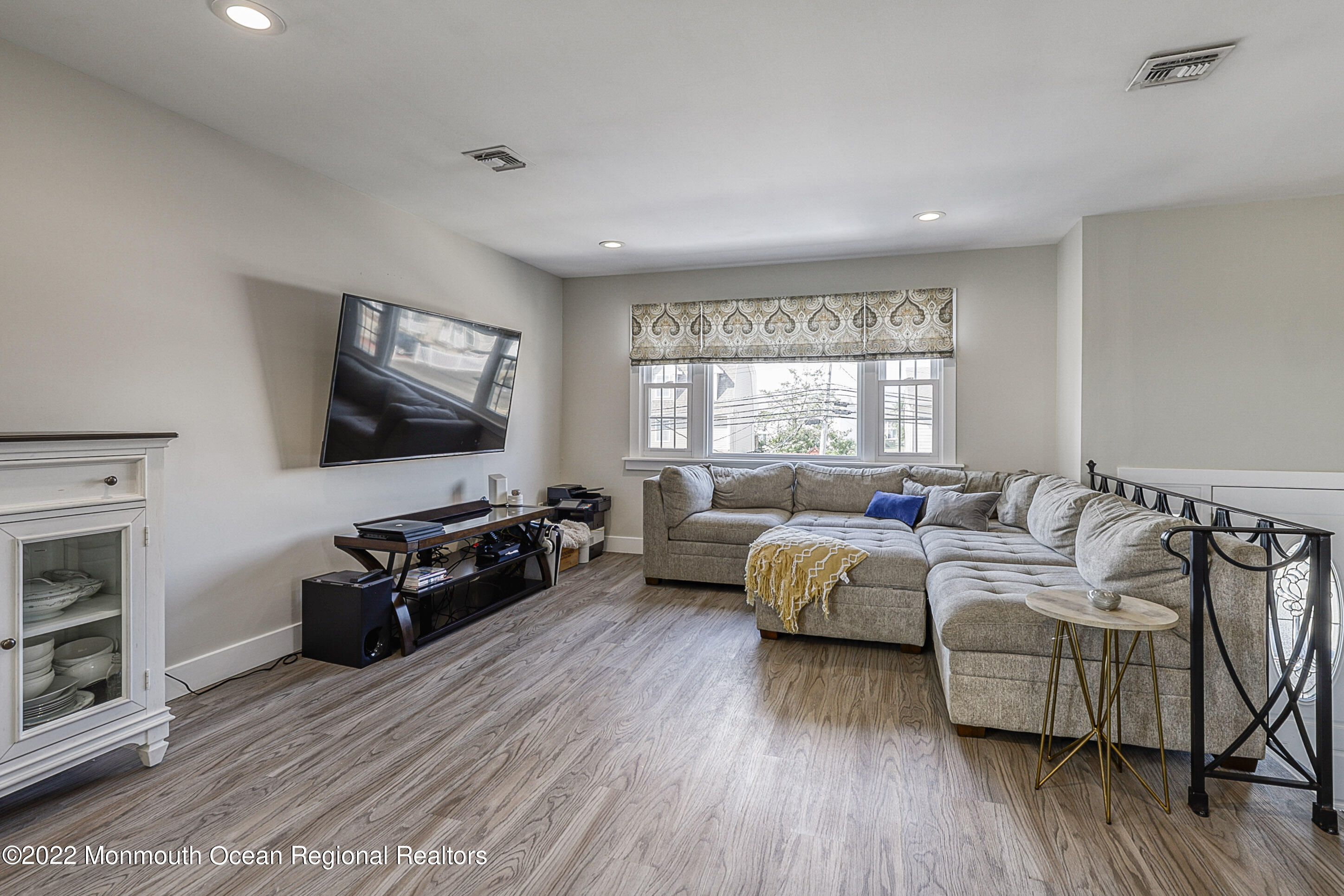 39 Green Island Road Toms River, NJ 08753 - Photo 5 of 33 39 GREEN ISLAND LIVING ROOM 1