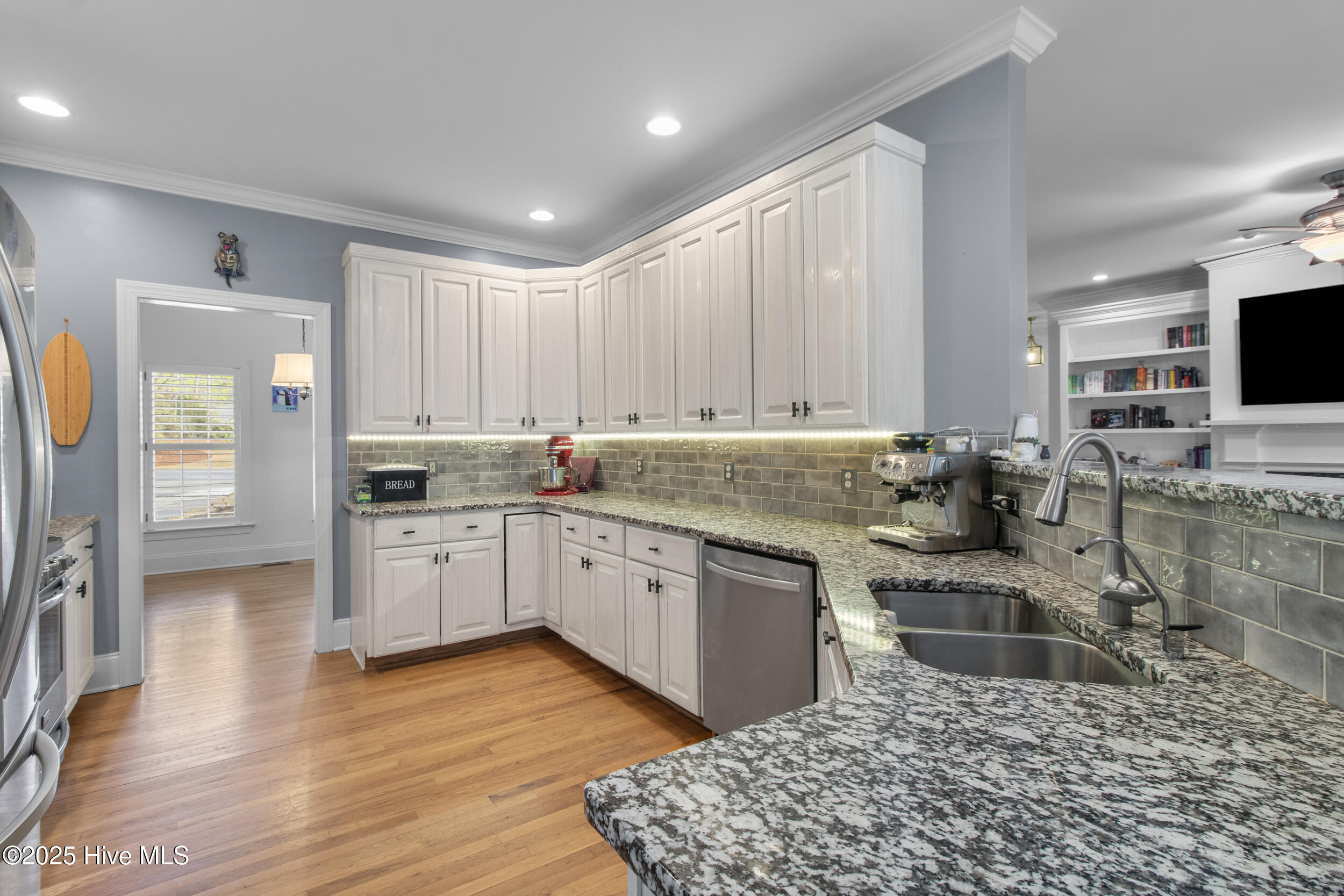 102 Mill Dam Road Hampstead, NC 28443 - Photo 6 of 58 12_kitchen