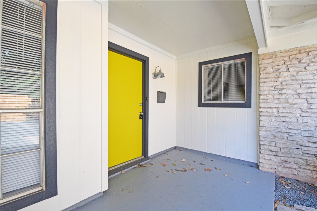 6400 Brookside Drive, Unit B Austin, TX 78723 - Photo 5 of 25 a view of a room with a hallway