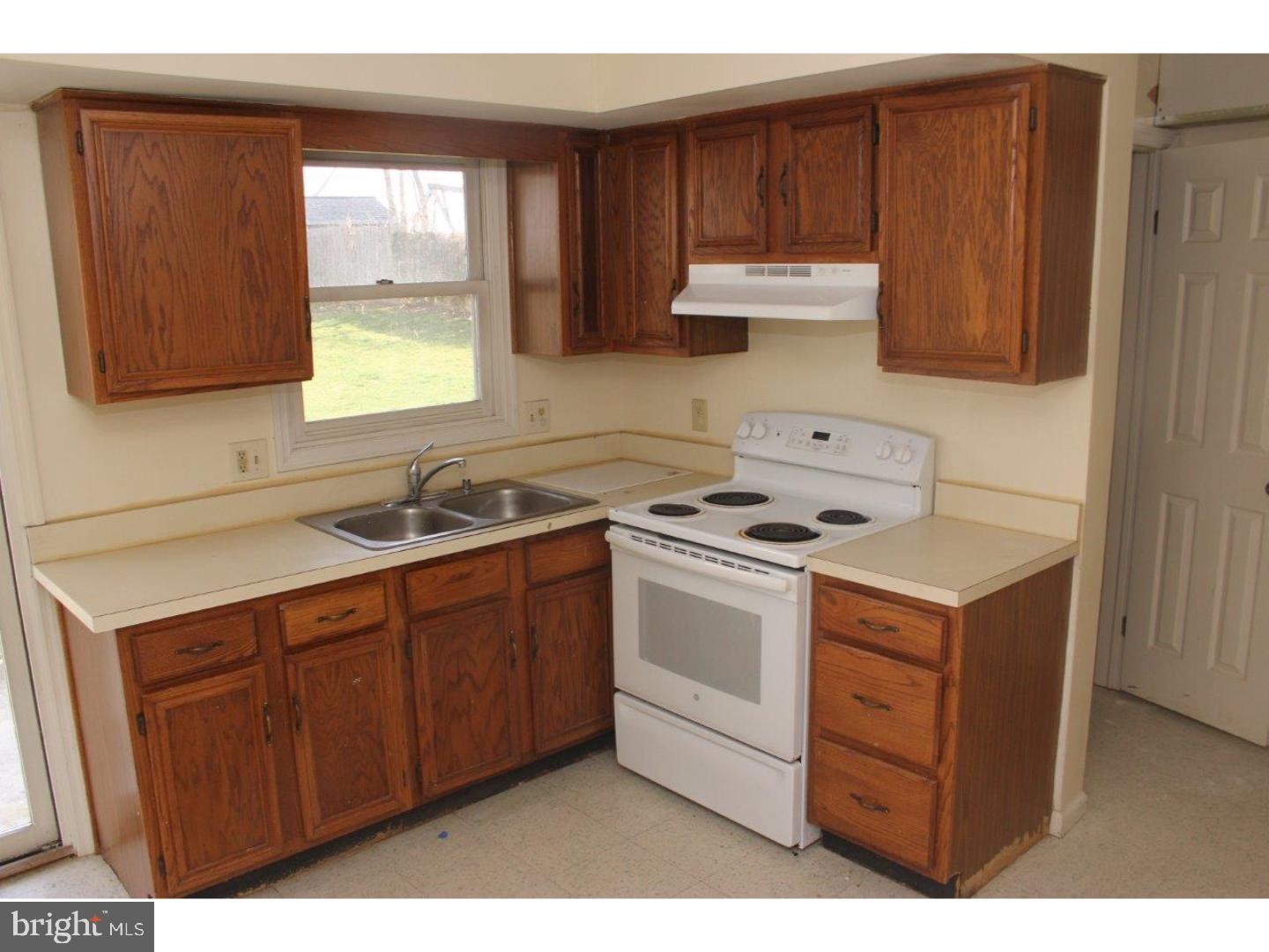 1316 Pershing Boulevard Reading, PA 19607 - Photo 6 of 25 Gallery Image 6