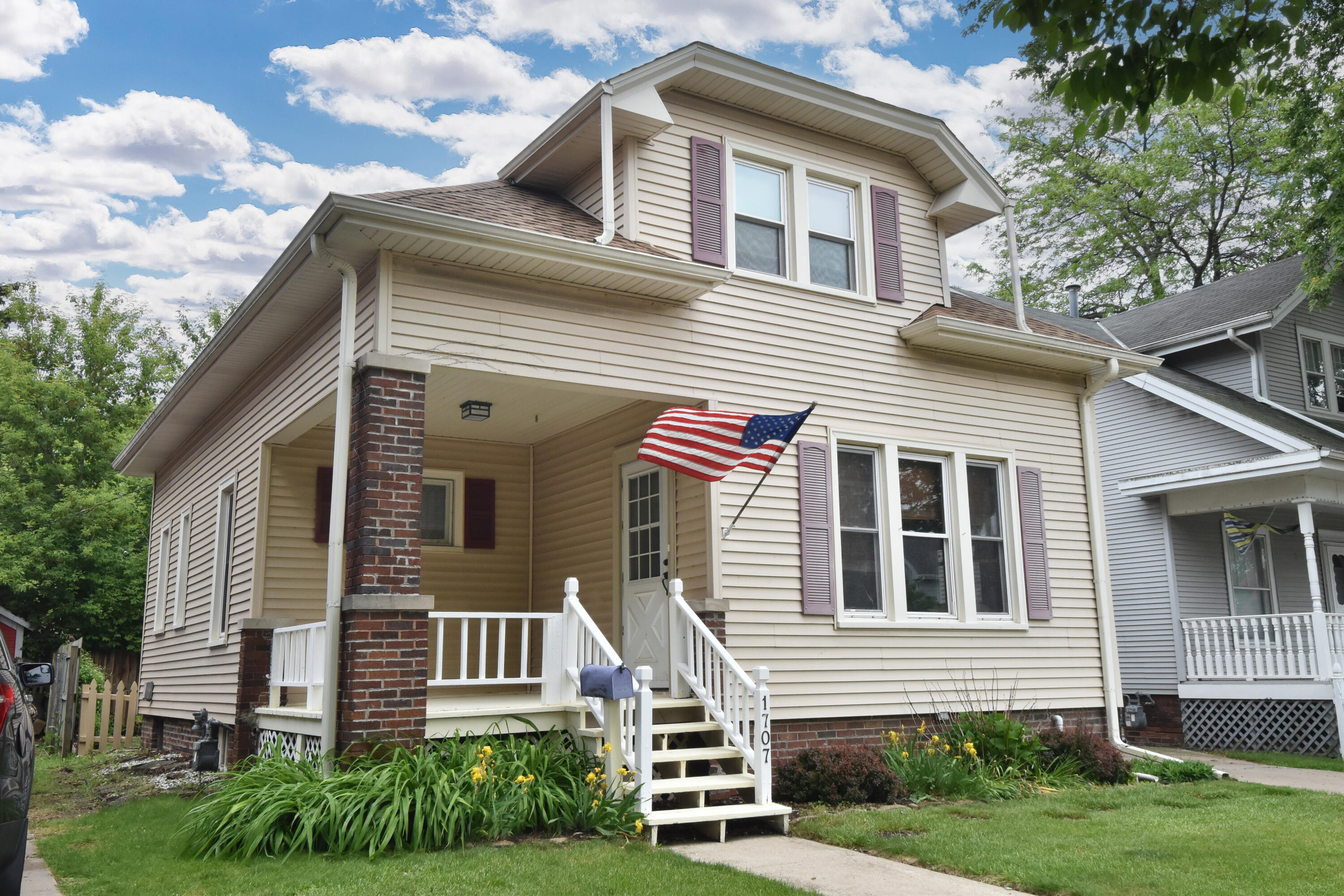 1707 Carlisle Avenue Racine, WI 53404 - Photo 1 of 27 1707 Carlisle Ave