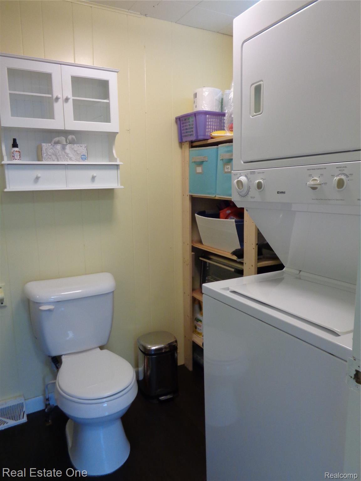 3865 Hunt Road Lapeer, MI 48446 - Photo 36 of 53 Laundry/powder room combo