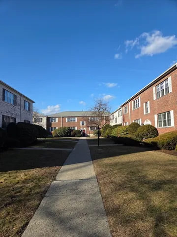 $3,100 | 190 Lake Shore Road, Unit 2, Boston, MA 02135