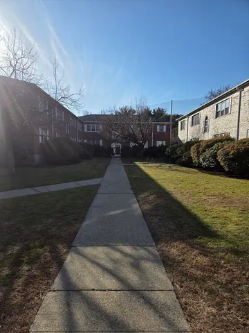 $3,100 | 190 Lake Shore Road, Unit 2, Boston, MA 02135