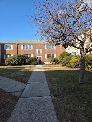 $3,100 | 190 Lake Shore Road, Unit 2, Boston, MA 02135