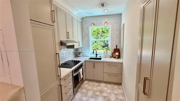 $2,600 | 736 13th Street, Unit 107, Miami Beach, FL 33139